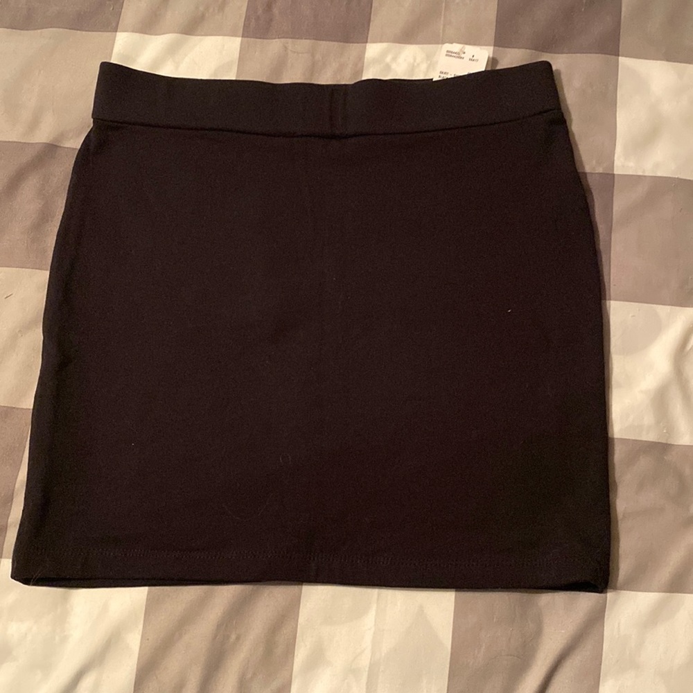 Brand new Forever 21 short black skirt, size L, tags attached.